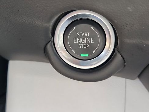 Certified 2025 Chevrolet Suburban Premier AWD/4WD image 31