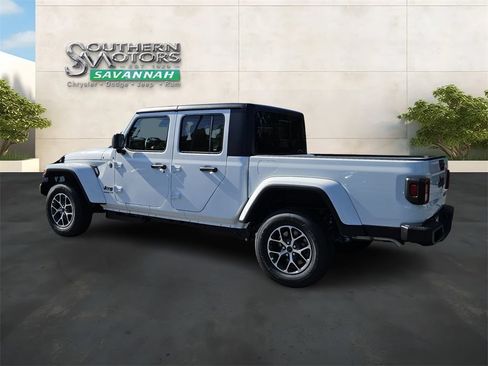 New 2026 Jeep Gladiator Sport AWD/4WD image 3