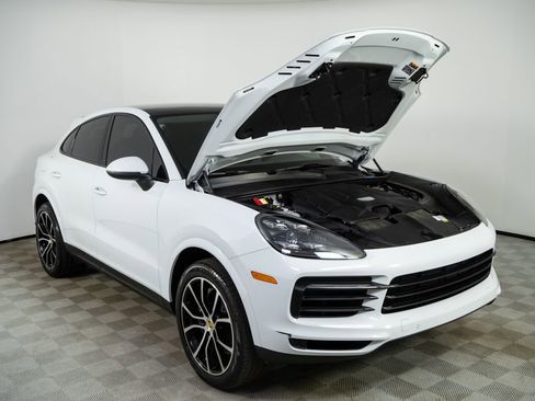Used 2021 Porsche Cayenne Coupe image 34