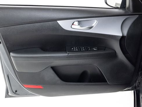 Certified 2023 Kia Forte LXS w/ LXS Technology Package FWD image 9