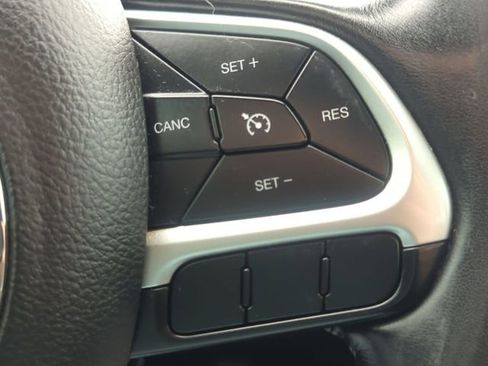 Used 2018 Jeep Compass Latitude FWD image 14
