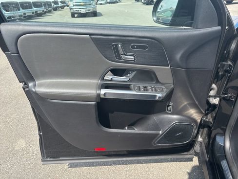 Used 2021 Mercedes-Benz GLB 35 AMG 4MATIC image 27