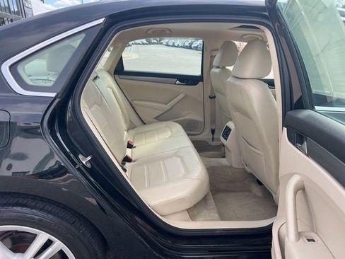 Used 2015 Volkswagen Passat TDI SE image 29