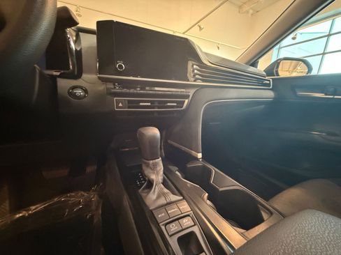 Used 2025 Toyota Camry LE image 40