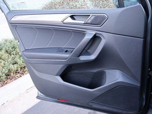 Used 2024 Volkswagen Tiguan SE image 36