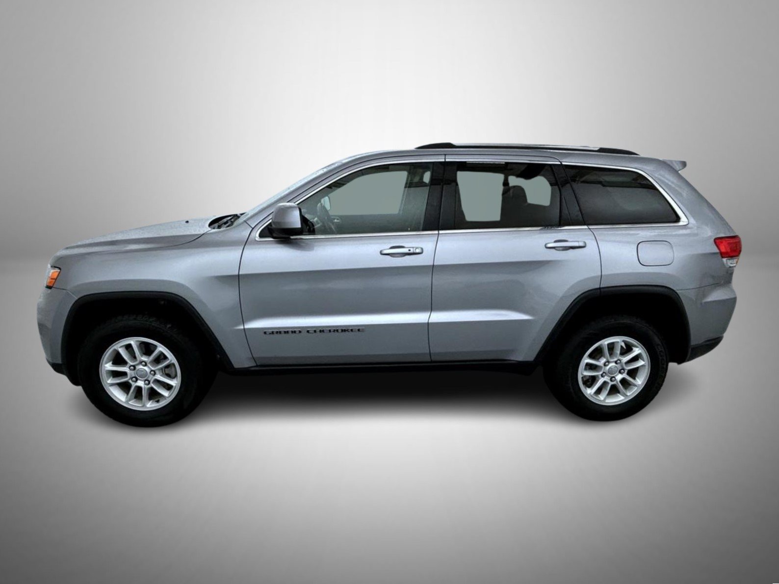 Used 2019 Jeep Grand Cherokee Laredo AWD/4WD image 8