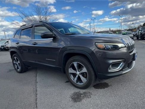 Used 2019 Jeep Cherokee Limited image 2