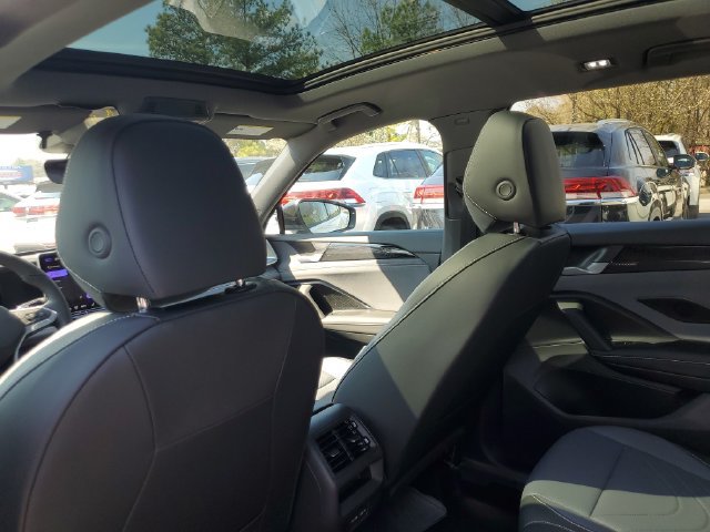 New 2026 Volkswagen Tiguan SE R-Line FWD image 11