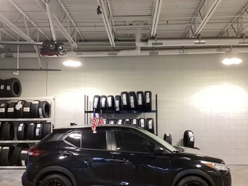 Used 2021 Nissan Kicks S image 7