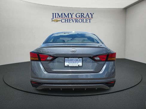 Used 2025 Nissan Altima 2.5 SV FWD image 4