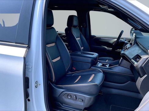 Used 2023 GMC Yukon XL AT4 w/ Technology Package AWD/4WD image 8