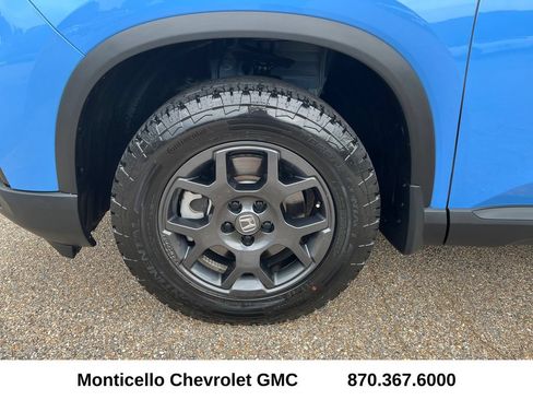 Used 2025 Honda Pilot TrailSport image 29