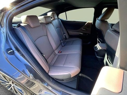 Used 2024 Lexus ES 300h w/ Premium Package image 28