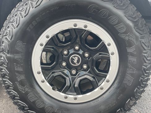 Used 2023 Ford Bronco Badlands w/ Sasquatch Package AWD/4WD image 8