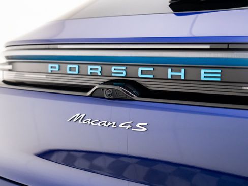 Certified 2025 Porsche Macan 4S Electric image 36