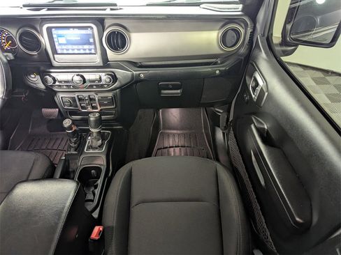 Used 2021 Jeep Gladiator Sport image 16