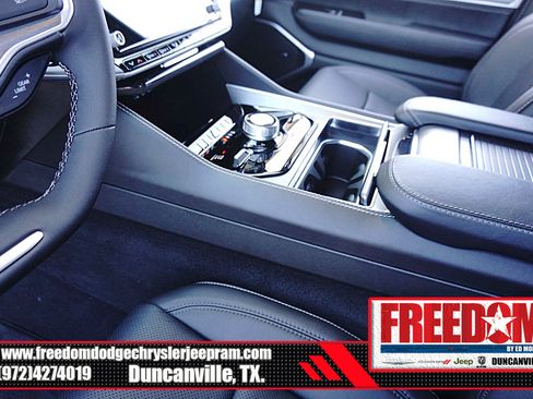 New 2025 Jeep Wagoneer L Series II image 32