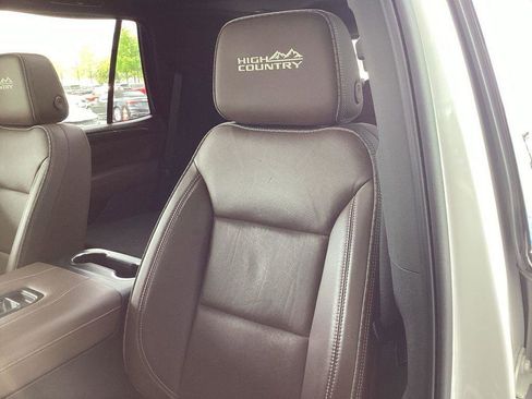 Used 2022 Chevrolet Tahoe High Country AWD/4WD image 12