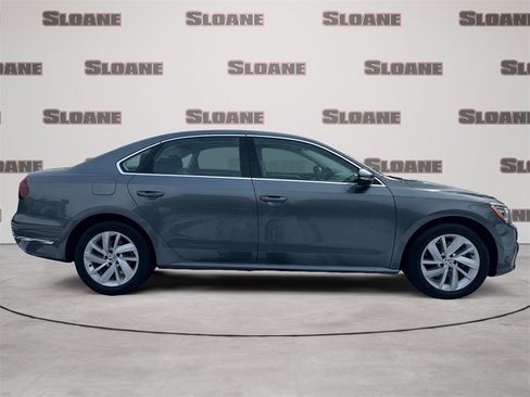 Used 2018 Volkswagen Passat 2.0T SE image 6