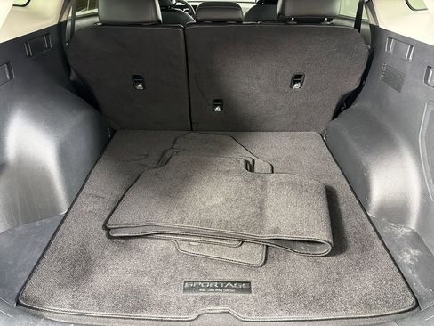 Used 2025 Kia Sportage SX image 16