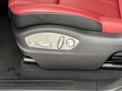 Certified 2026 Porsche Macan AWD/4WD image 15
