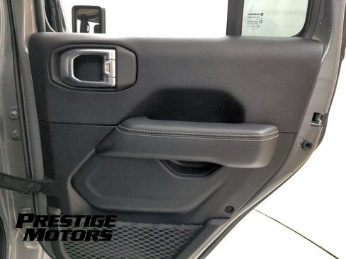 Used 2021 Jeep Gladiator Overland w/ Uconnect 4C Nav & Sound Group AWD/4WD image 30