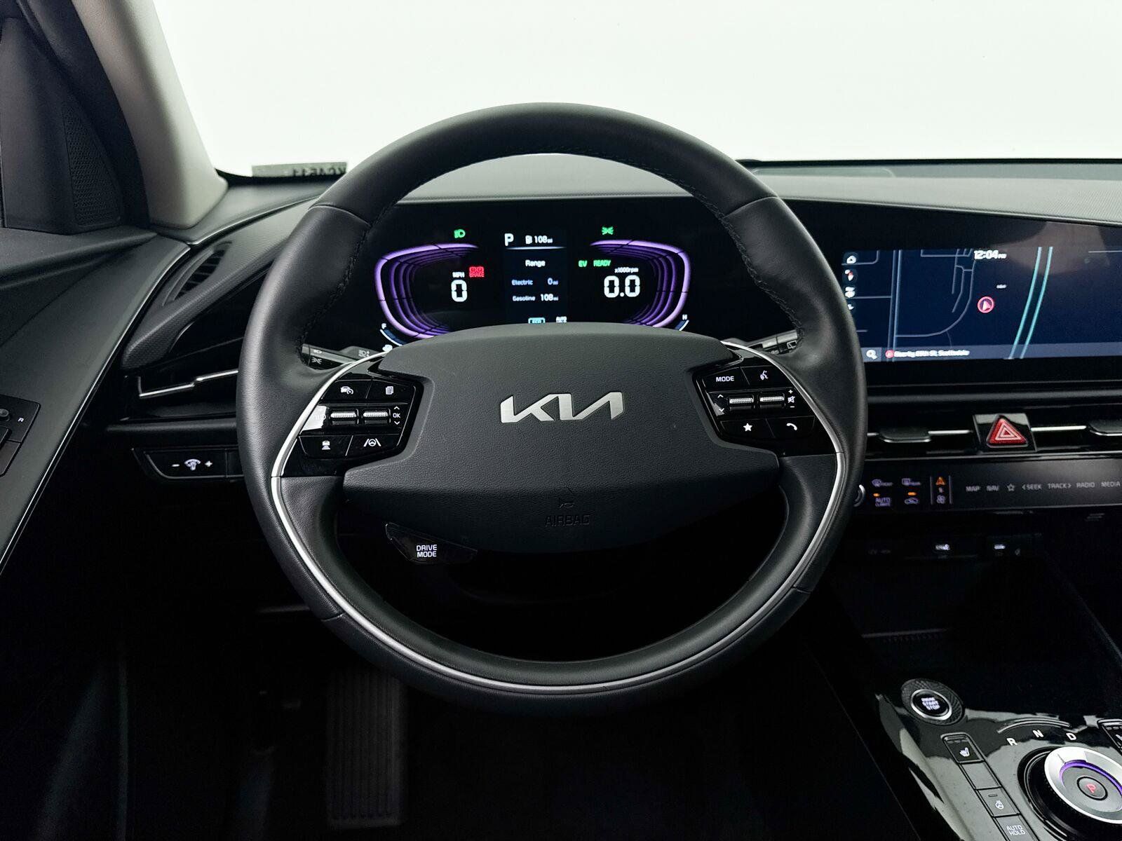 Used 2024 Kia Niro EX w/ EX Cold Weather Package FWD image 4