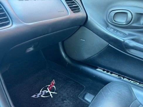 Used 1998 Chevrolet Corvette Coupe w/ Roof Pkg RWD image 12