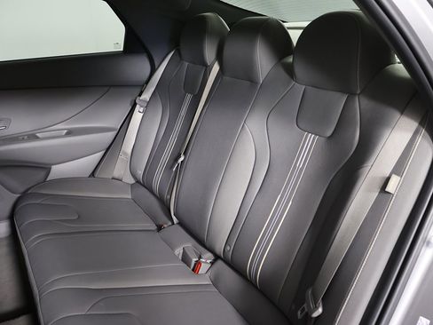 Used 2024 Hyundai Elantra SEL image 28