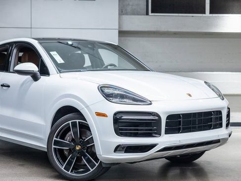 Certified 2023 Porsche Cayenne Platinum Edition image 12