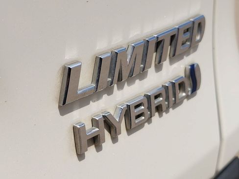 Used 2021 Toyota RAV4 Limited AWD/4WD image 8