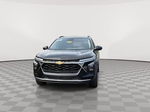 Certified 2025 Chevrolet Trax LT w/ LT Convenience Package FWD image 4
