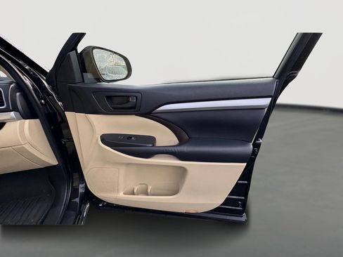 Used 2015 Toyota Highlander Plus image 9