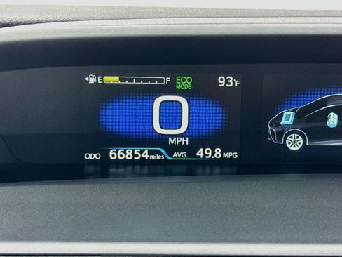 Used 2021 Toyota Prius XLE FWD image 8