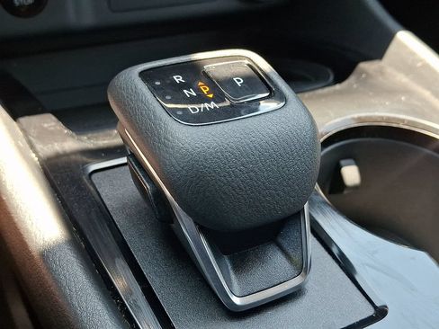 Used 2025 Nissan Rogue SV AWD/4WD image 14