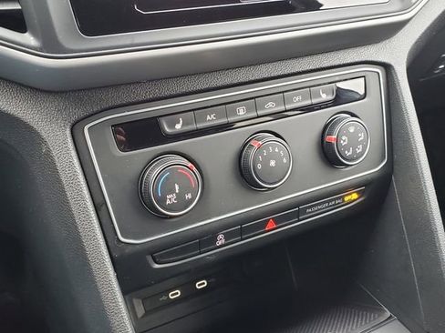 Used 2022 Volkswagen Atlas Cross Sport SE image 29