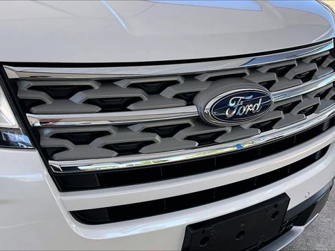 Used 2018 Ford Explorer XLT w/ Equipment Group 202A AWD/4WD image 30