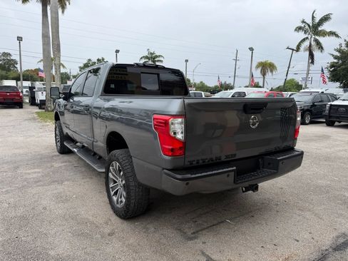 Used 2018 Nissan Titan SV w/ SV Convenience Package AWD/4WD image 3