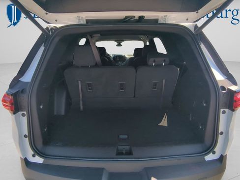 Used 2023 Chevrolet Traverse LT image 10