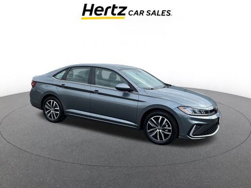 Used 2025 Volkswagen Jetta SE image 1