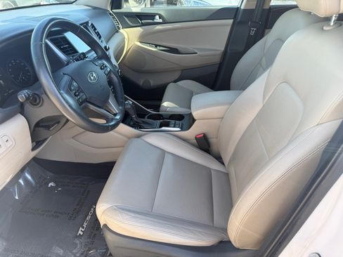Used 2016 Hyundai Tucson Limited w/ Option Group 03 FWD image 11