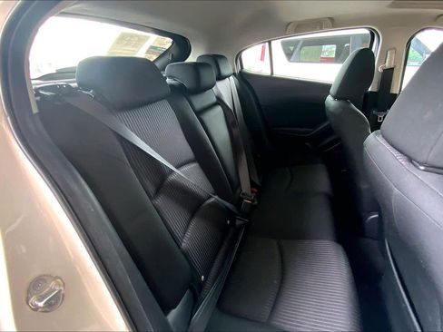 Used 2015 MAZDA MAZDA3 i Touring w/ Technology Package image 19