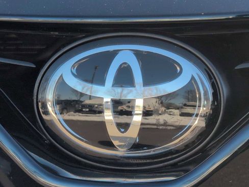 Used 2018 Toyota Camry L image 12