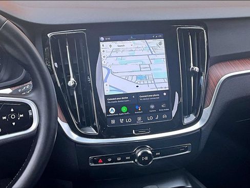Certified 2025 Volvo V60 B5 Cross Country Plus AWD/4WD image 8