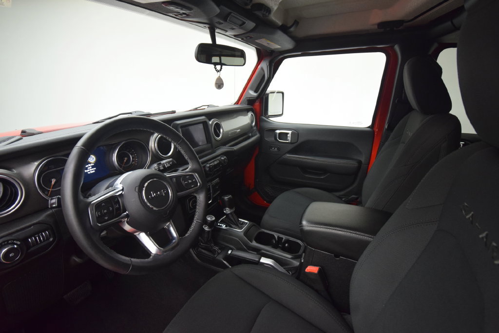 Used 2018 Jeep Wrangler Unlimited Sahara AWD/4WD image 7