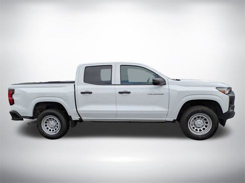 Used 2024 Chevrolet Colorado W/T image 3