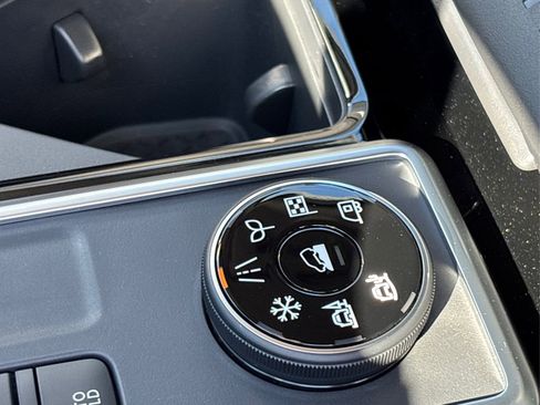 New 2025 Nissan Pathfinder SV image 24