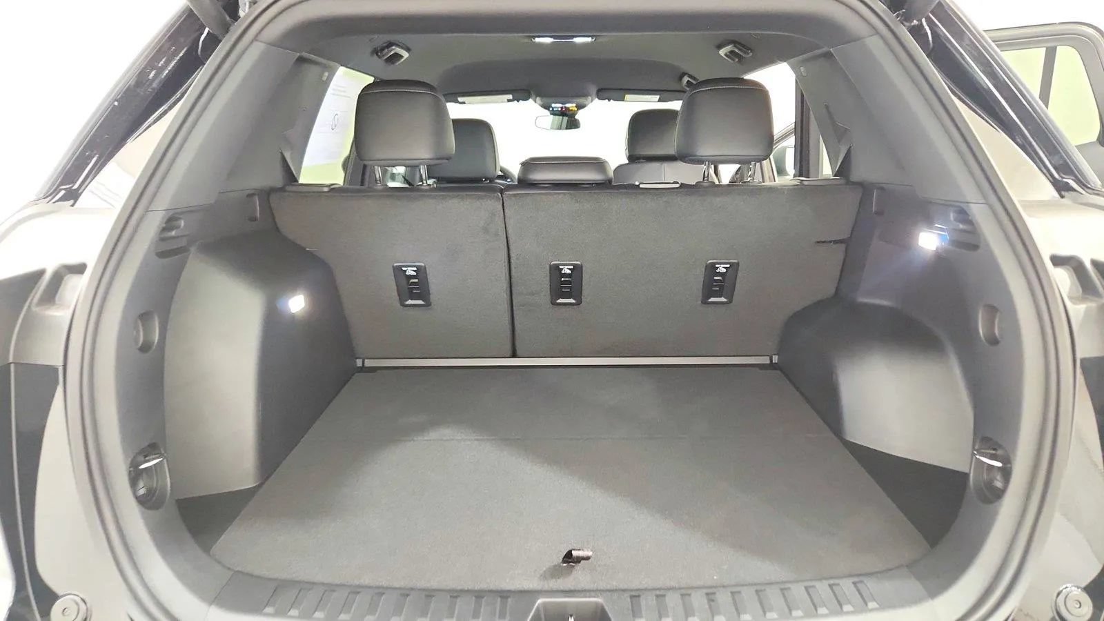 Used 2026 Chevrolet Equinox LT w/ Convenience Package II FWD image 19