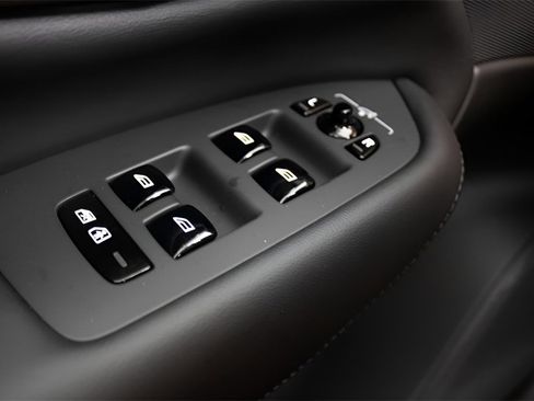 Certified 2025 Volvo XC90 T8 Plus w/ Protection Package Premier image 20