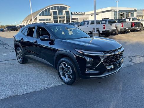 Used 2024 Chevrolet Trax LT w/ Driver Confidence Package image 3